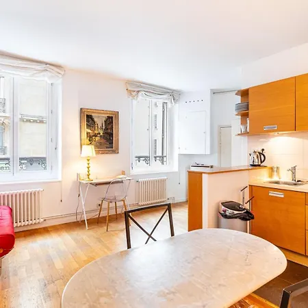 Guestready - Bright Escape Near Pantheon Appartement
